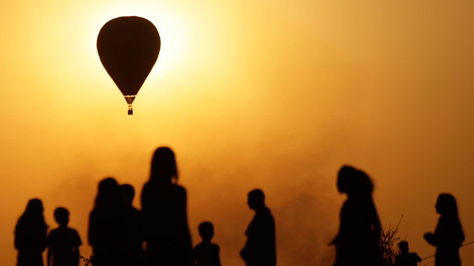 Spectators look at contestants competing in the National Ballooning Championship, held to commemorate Brazil's independence day, in Brasilia September 7, 2011.